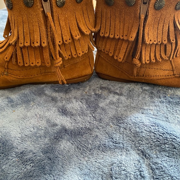 Minetonka fringe booties - Picture 4 of 7